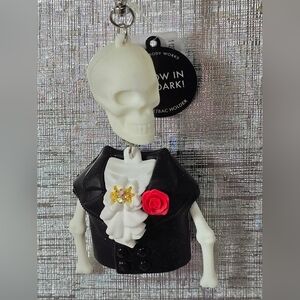 Bath & body works glow in dark skeleton pocketbac new